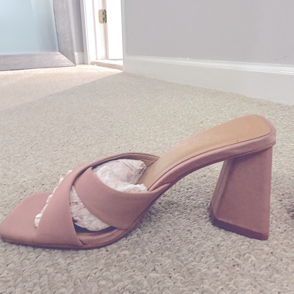 ZARA HEELED CROSSED STRAP BLOCK SANDALS, Size: US 5, Beige Mauve - Picture 7 of 8